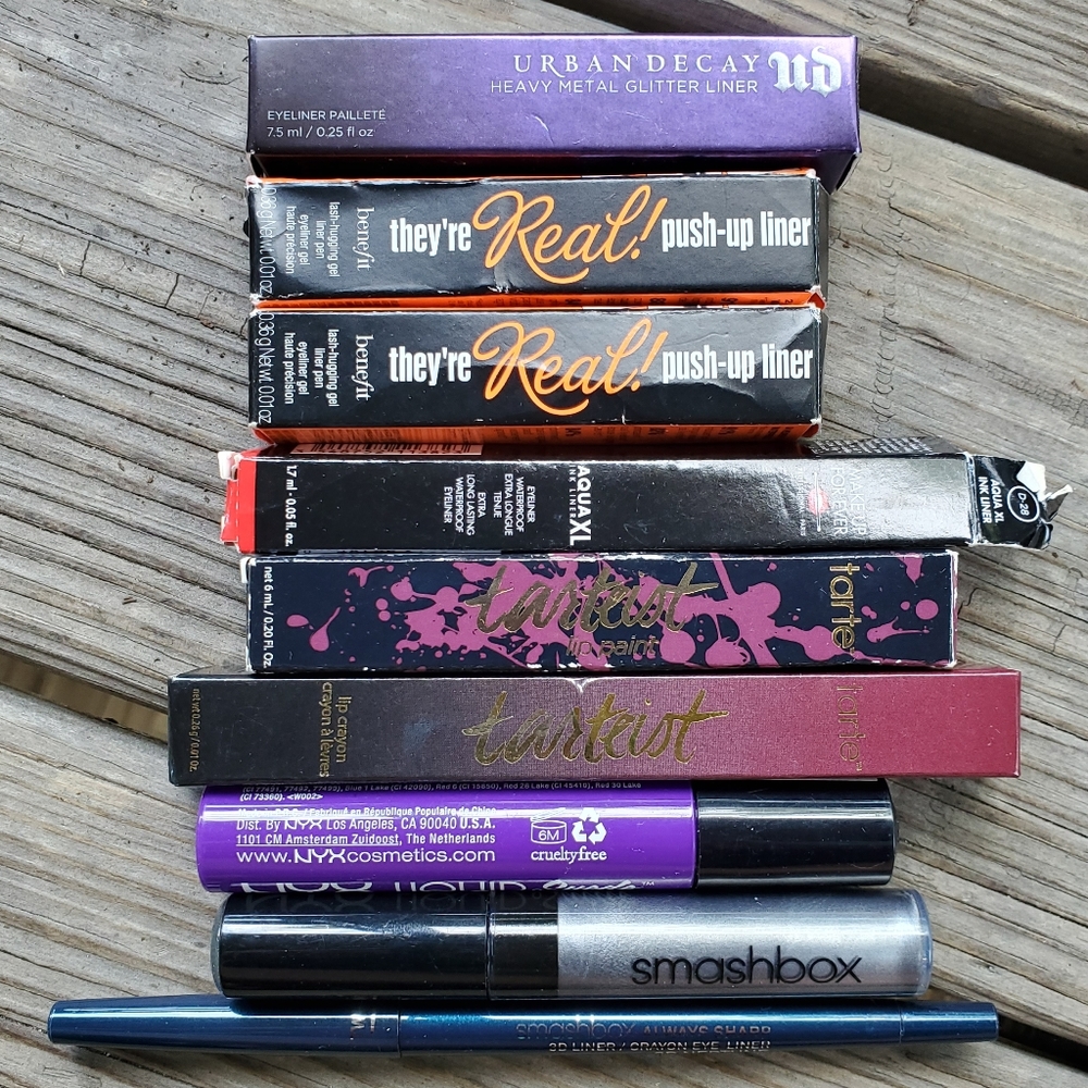 ASSORTED Lipstick/lipliner/eyeliner bundle